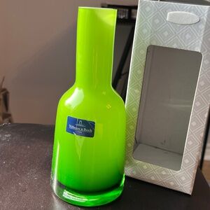 Villeroy & Boch lime green glass "Nek" mini-vase, 8 in (20.5 cm) high, with box.